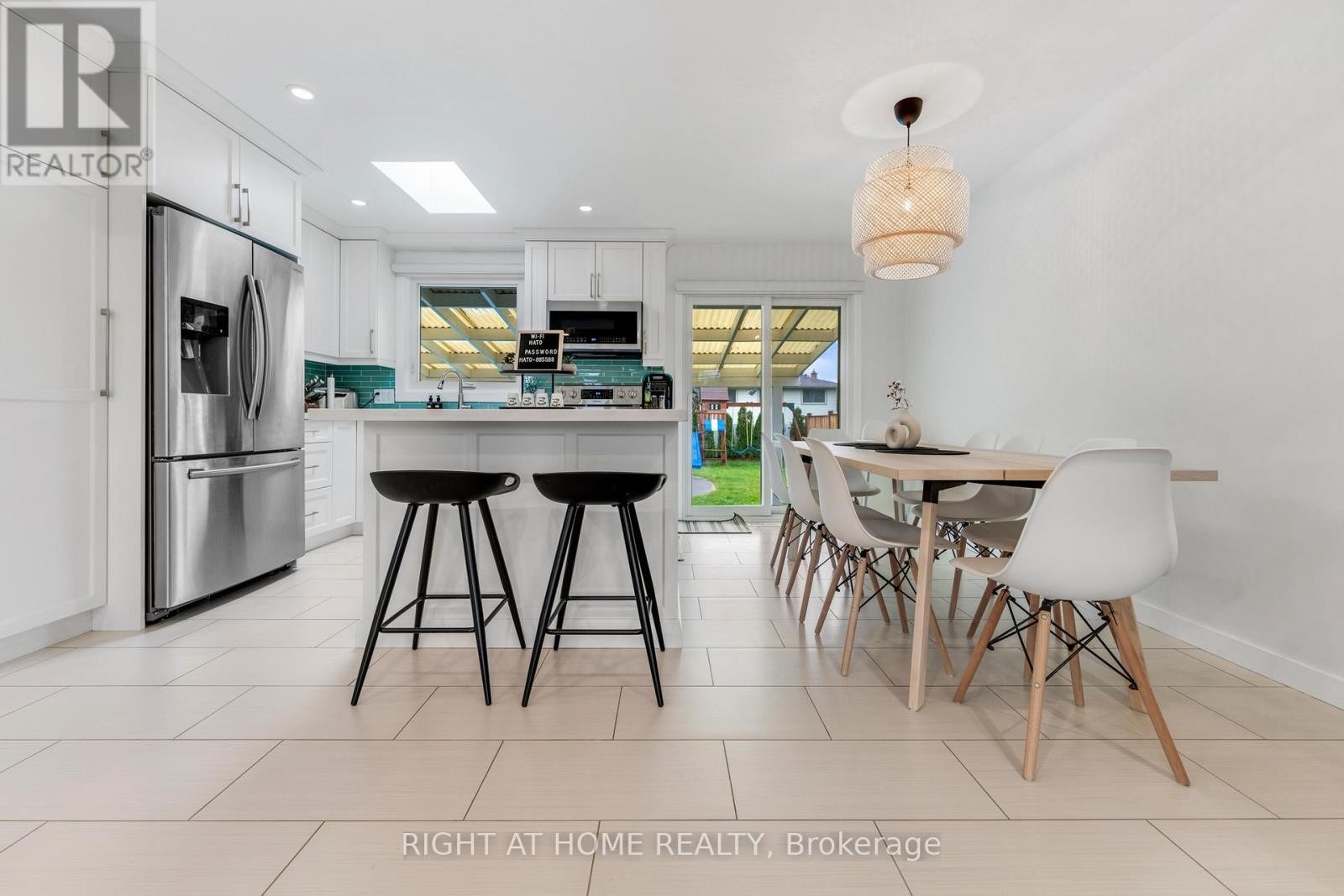 












11 NICKEL STREET

,
St. Catharines (Lakeshore),




Ontario
L2M1L4

