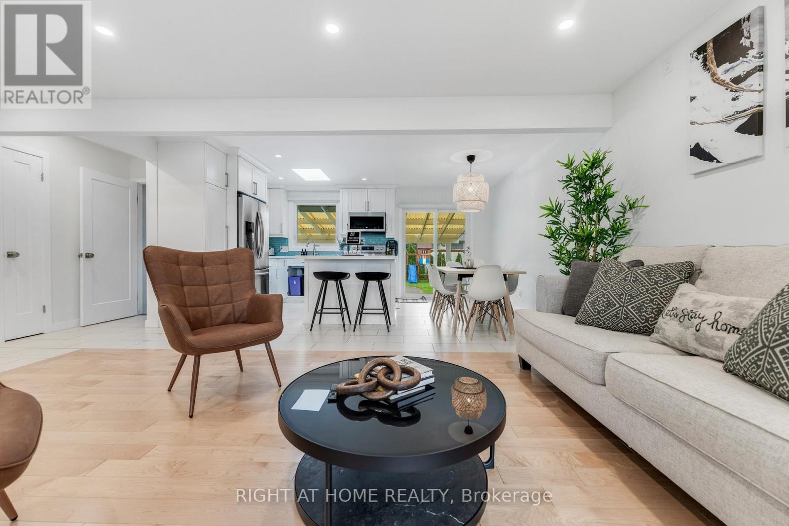 












11 NICKEL STREET

,
St. Catharines (Lakeshore),




Ontario
L2M1L4

