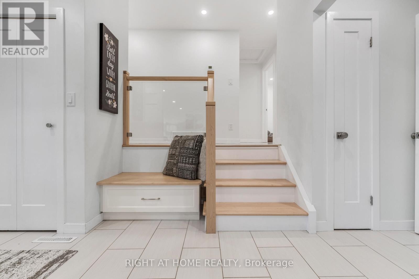 












11 NICKEL STREET

,
St. Catharines (Lakeshore),




Ontario
L2M1L4

