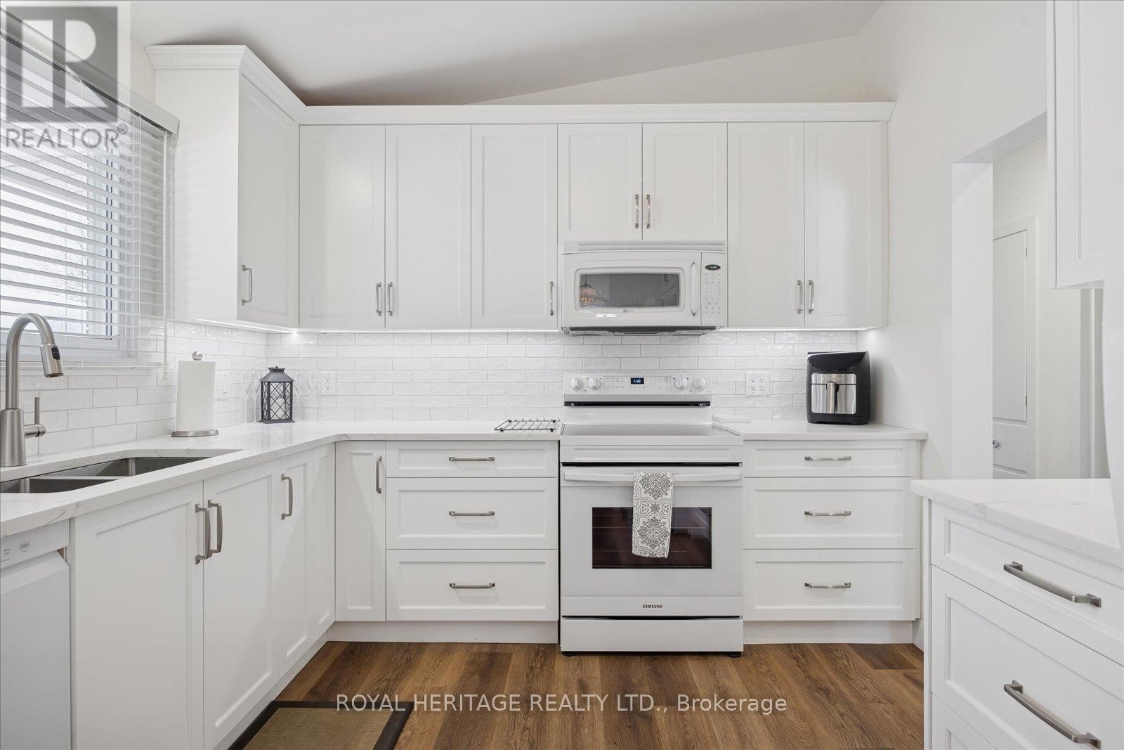 












11 WILLOW DRIVE

,
Belleville (Belleville Ward),




Ontario
K8N1X1

