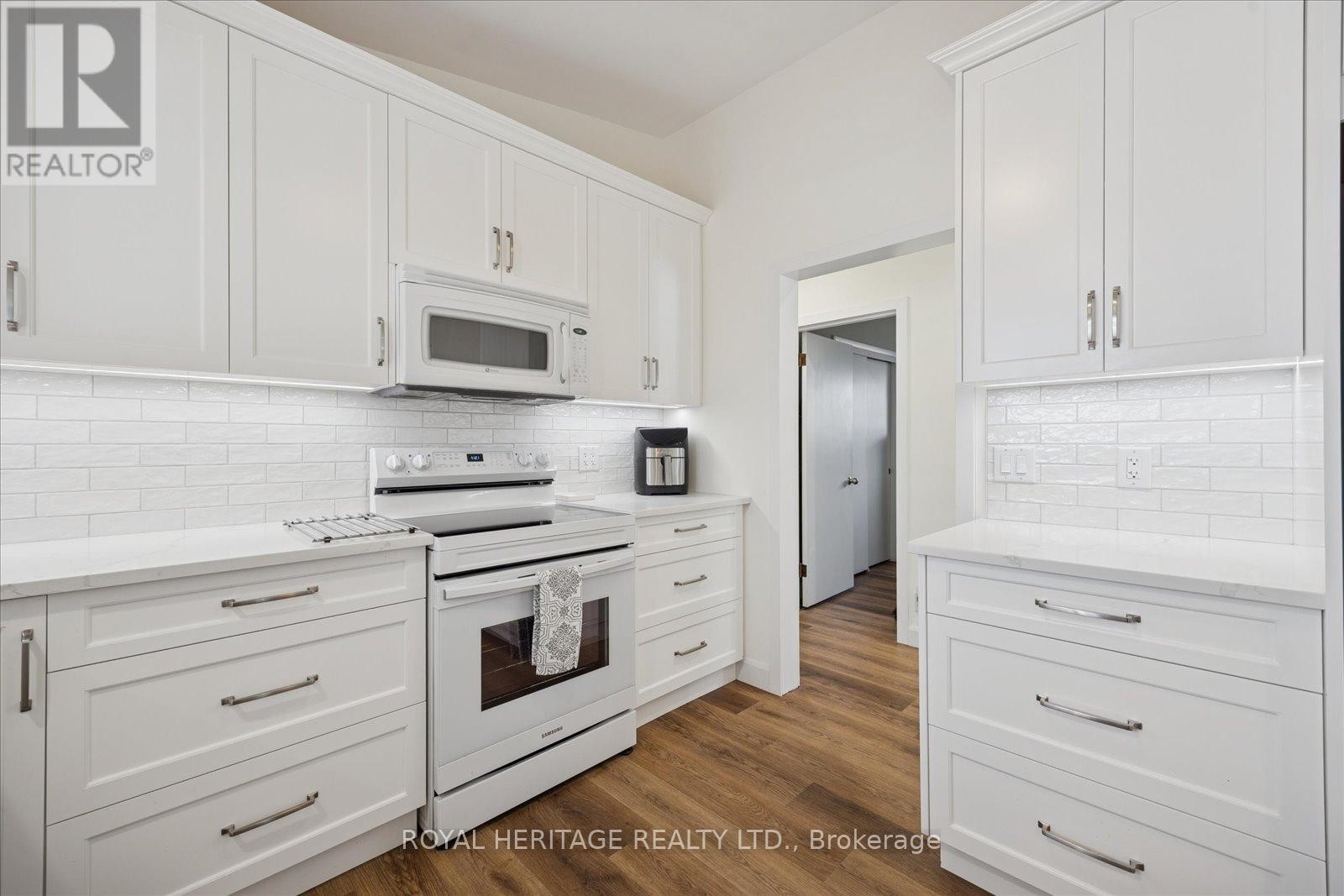 












11 WILLOW DRIVE

,
Belleville (Belleville Ward),




Ontario
K8N1X1

