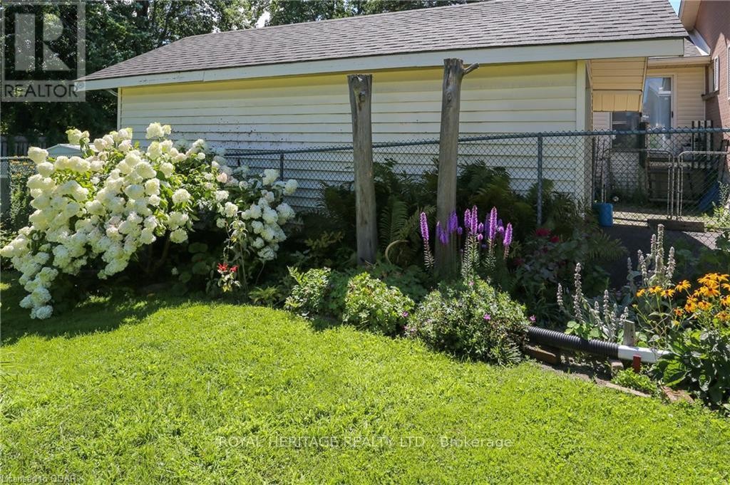 












11 WILLOW DRIVE

,
Belleville (Belleville Ward),




Ontario
K8N1X1

