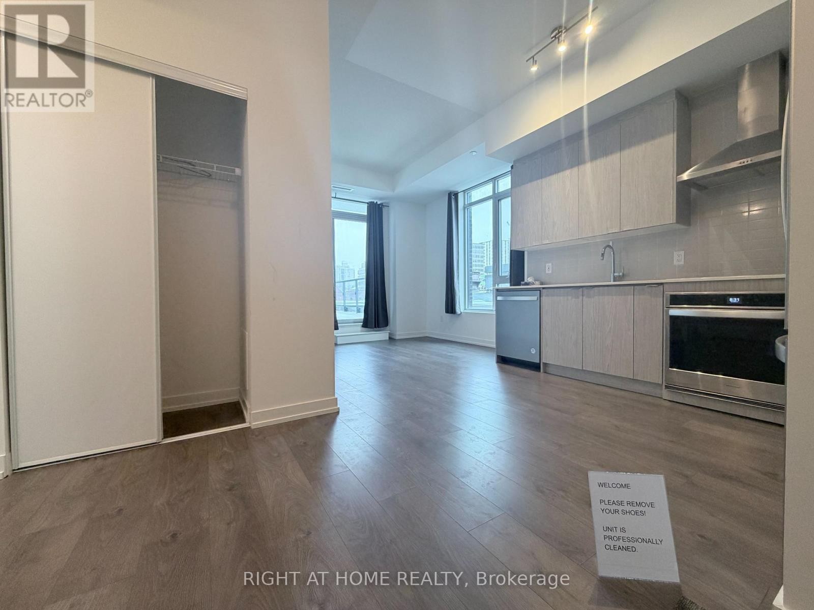 












218 - 55 DUKE STREET W

,
Kitchener,




Ontario
N2H0B4

