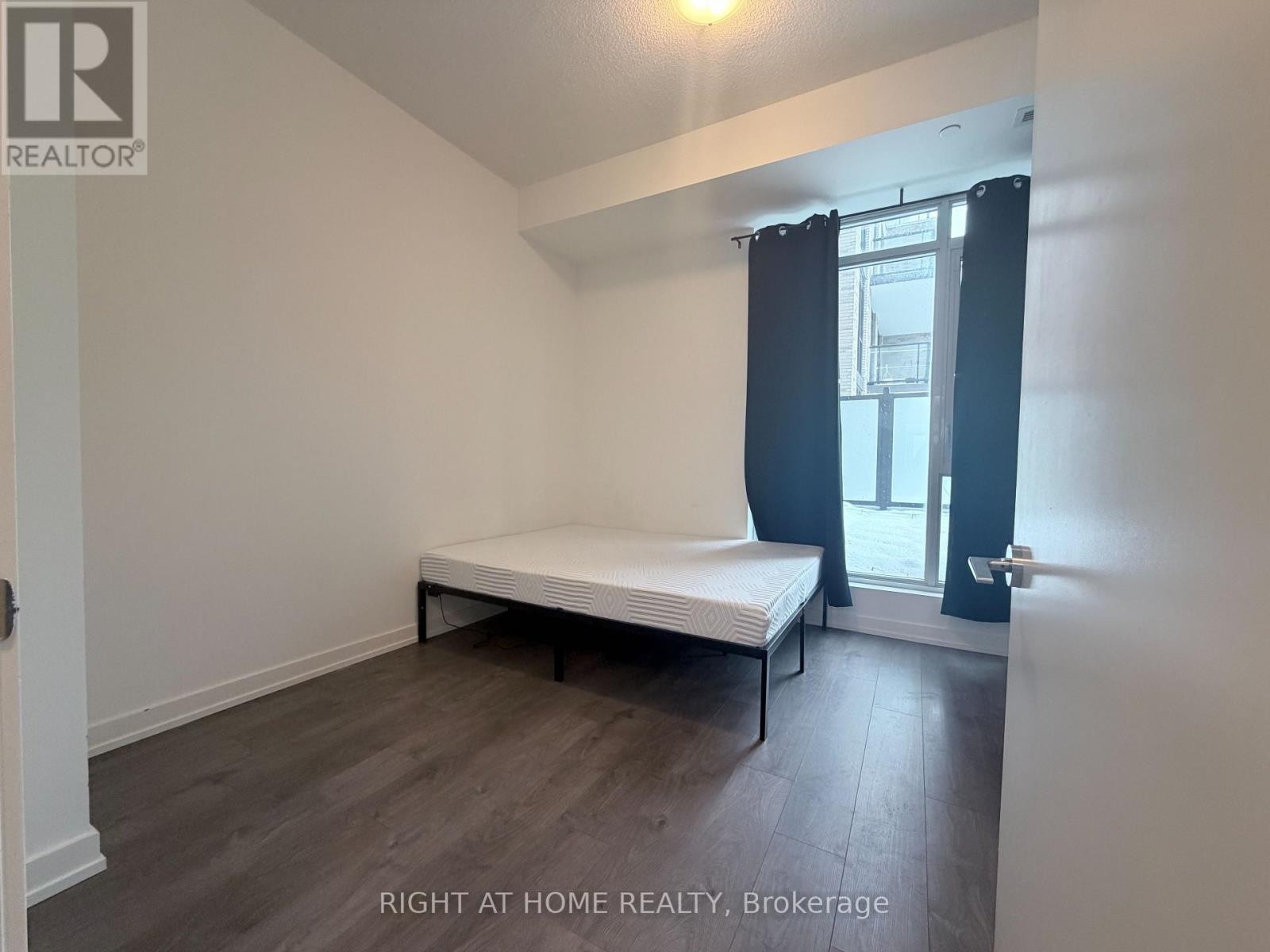 












218 - 55 DUKE STREET W

,
Kitchener,




Ontario
N2H0B4

