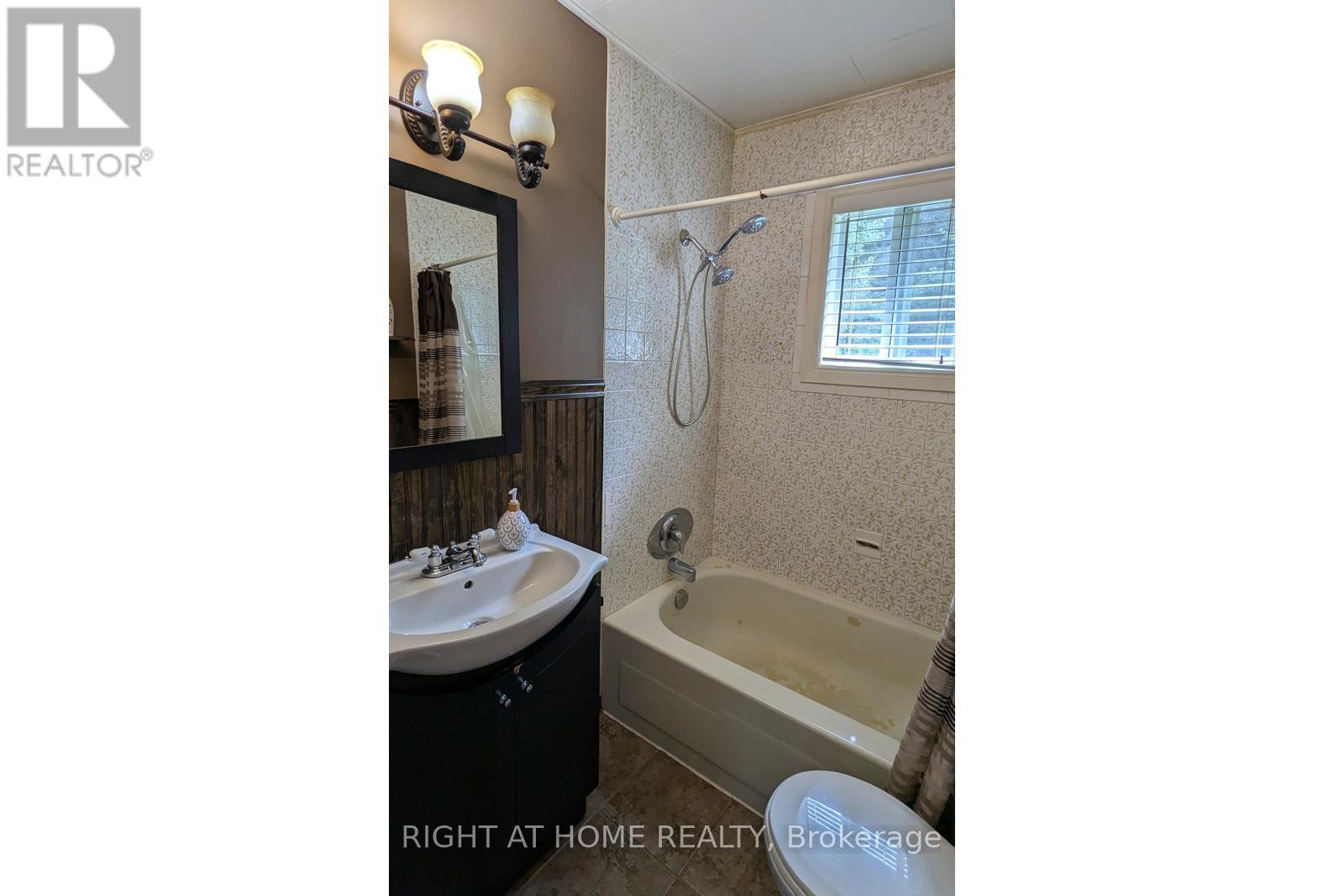 












524 BALSAM CHUTES ROAD

,
Huntsville (Stephenson),




Ontario
P0B1L0

