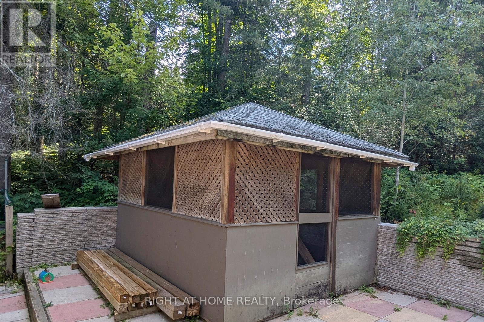 












524 BALSAM CHUTES ROAD

,
Huntsville (Stephenson),




Ontario
P0B1L0

