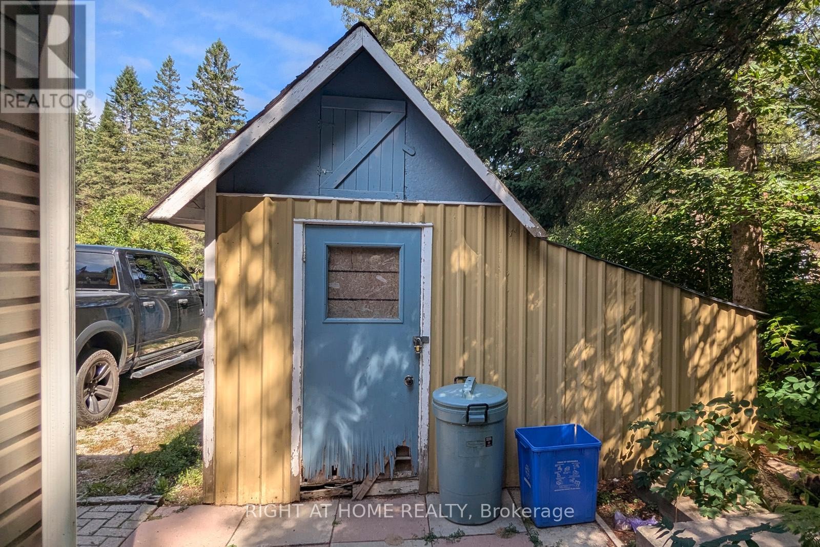 












524 BALSAM CHUTES ROAD

,
Huntsville (Stephenson),




Ontario
P0B1L0

