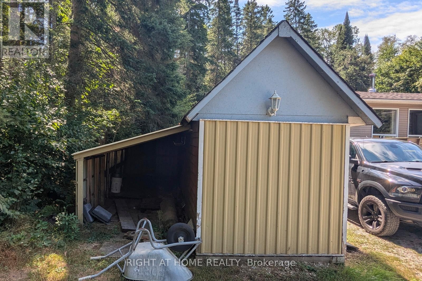 












524 BALSAM CHUTES ROAD

,
Huntsville (Stephenson),




Ontario
P0B1L0

