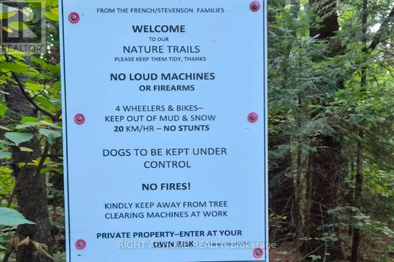 












524 BALSAM CHUTES ROAD

,
Huntsville (Stephenson),




Ontario
P0B1L0

