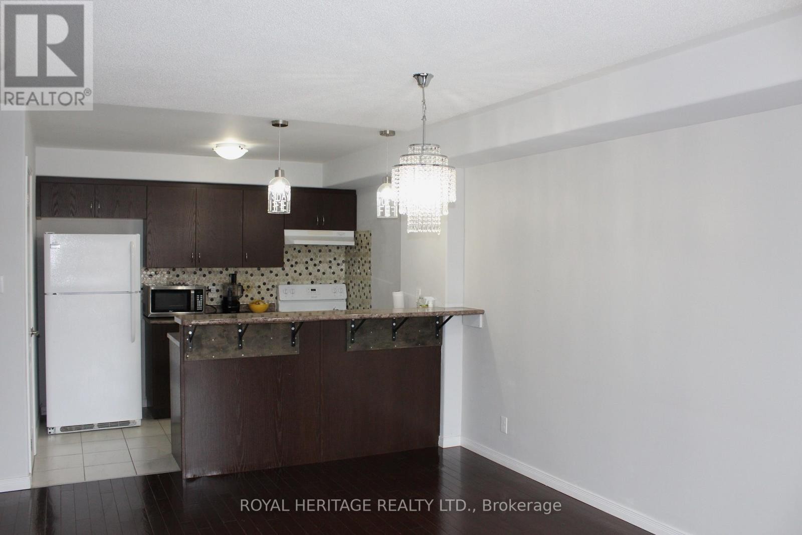 












307 - 306 SPILLSBURY DRIVE

,
Peterborough (Otonabee Ward 1),




Ontario
K9K0B5

