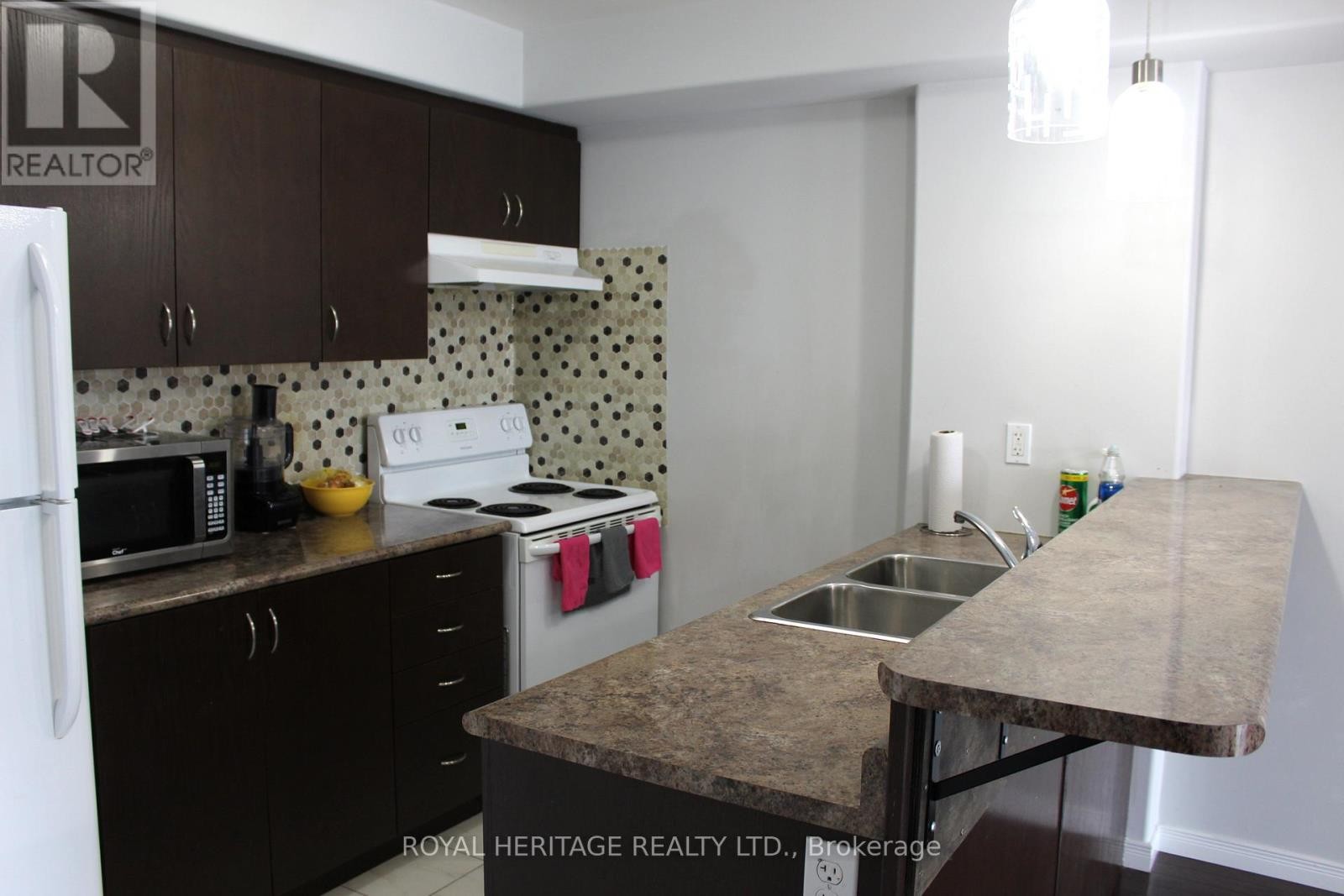 












307 - 306 SPILLSBURY DRIVE

,
Peterborough (Otonabee Ward 1),




Ontario
K9K0B5

