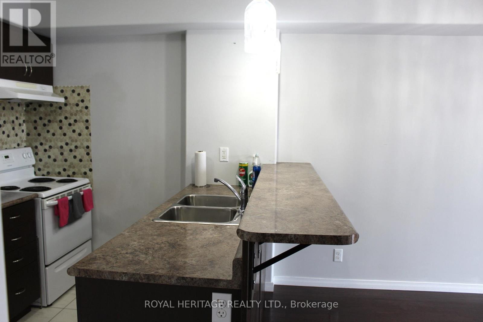 












307 - 306 SPILLSBURY DRIVE

,
Peterborough (Otonabee Ward 1),




Ontario
K9K0B5

