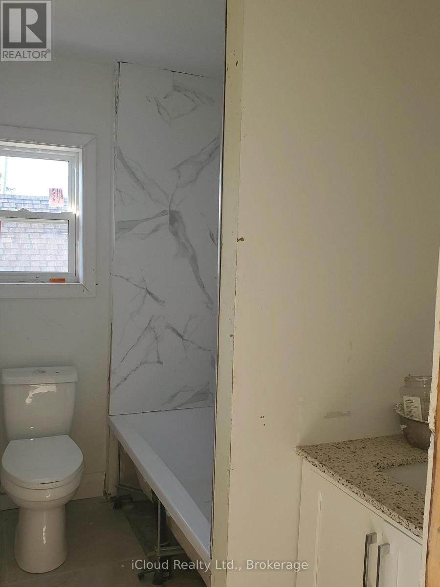 












62 CURRIE STREET

,
St. Catharines (Facer),




Ontario
L2M5M8

