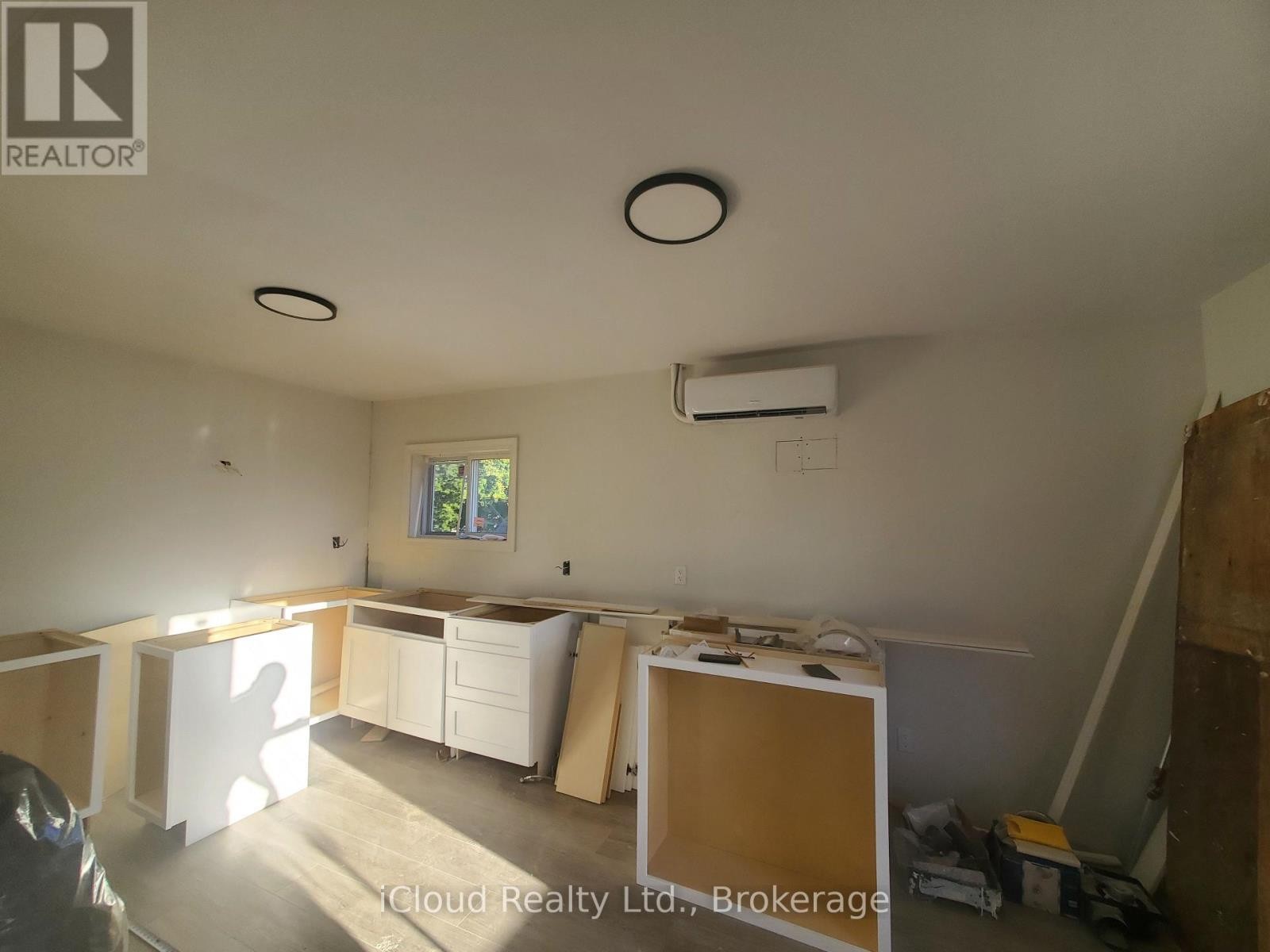 












62 CURRIE STREET

,
St. Catharines (Facer),




Ontario
L2M5M8

