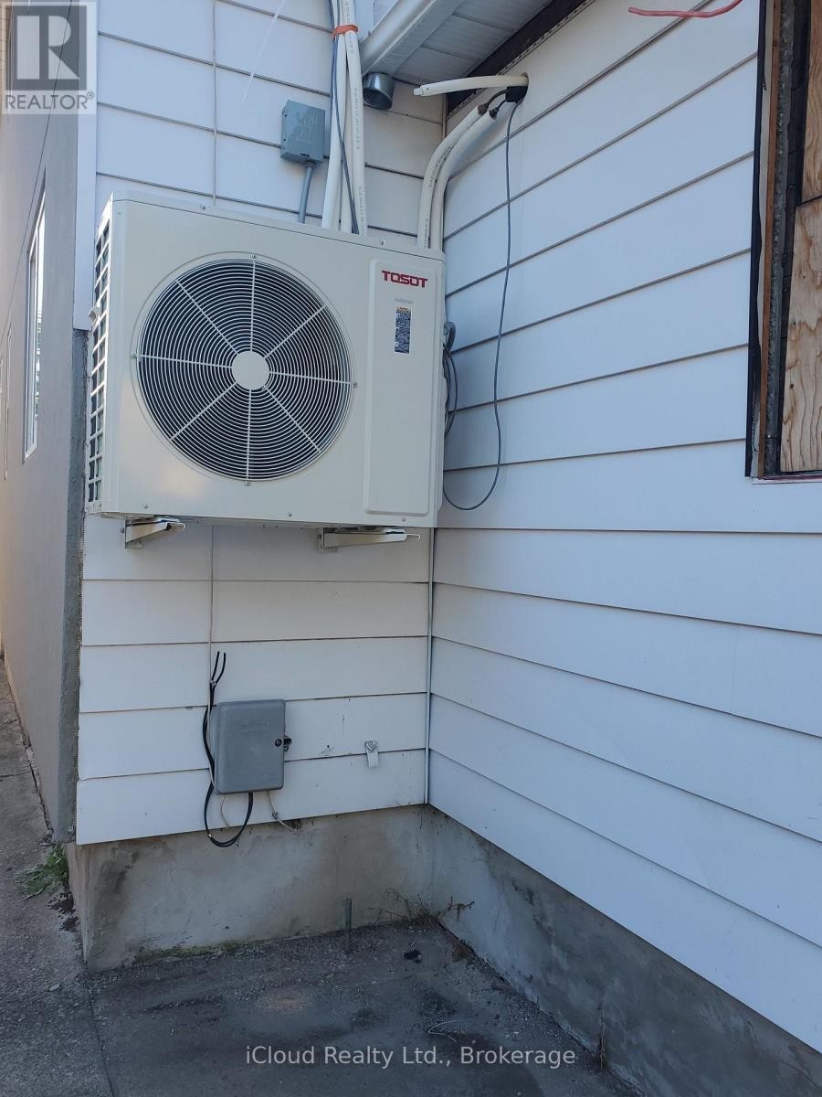 












62 CURRIE STREET

,
St. Catharines (Facer),




Ontario
L2M5M8

