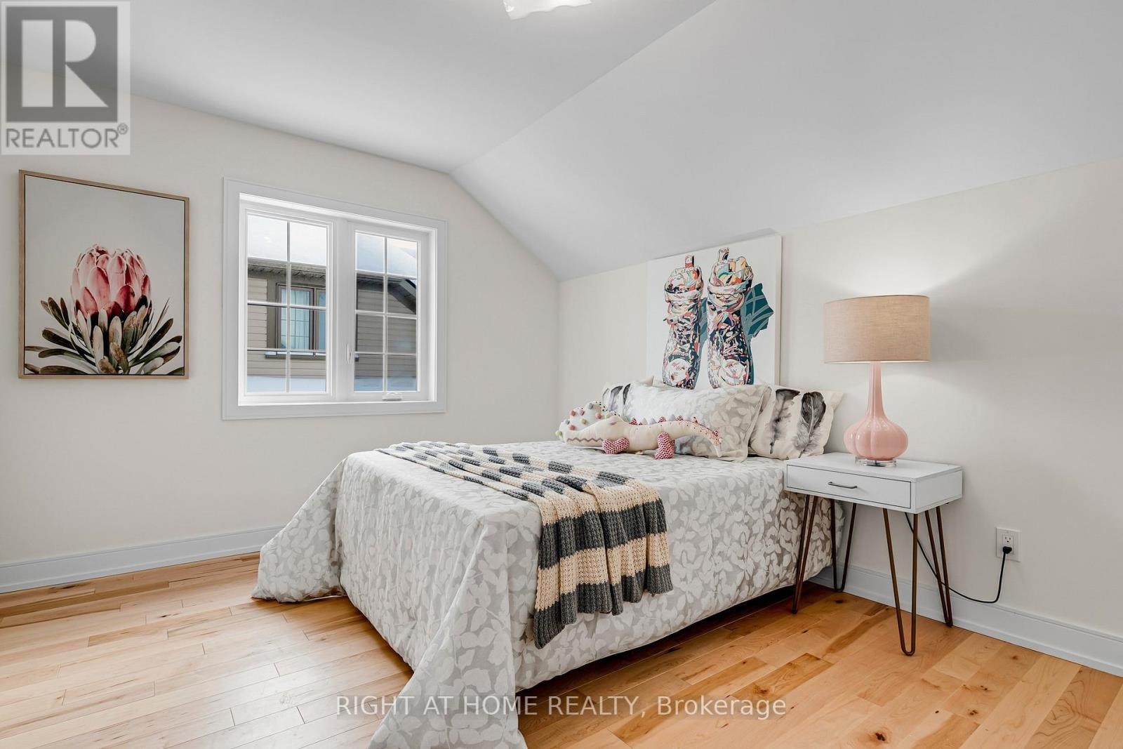 












13 EAST VISTA TERRACE

,
Quinte West (Murray Ward),




Ontario
K0K1L0

