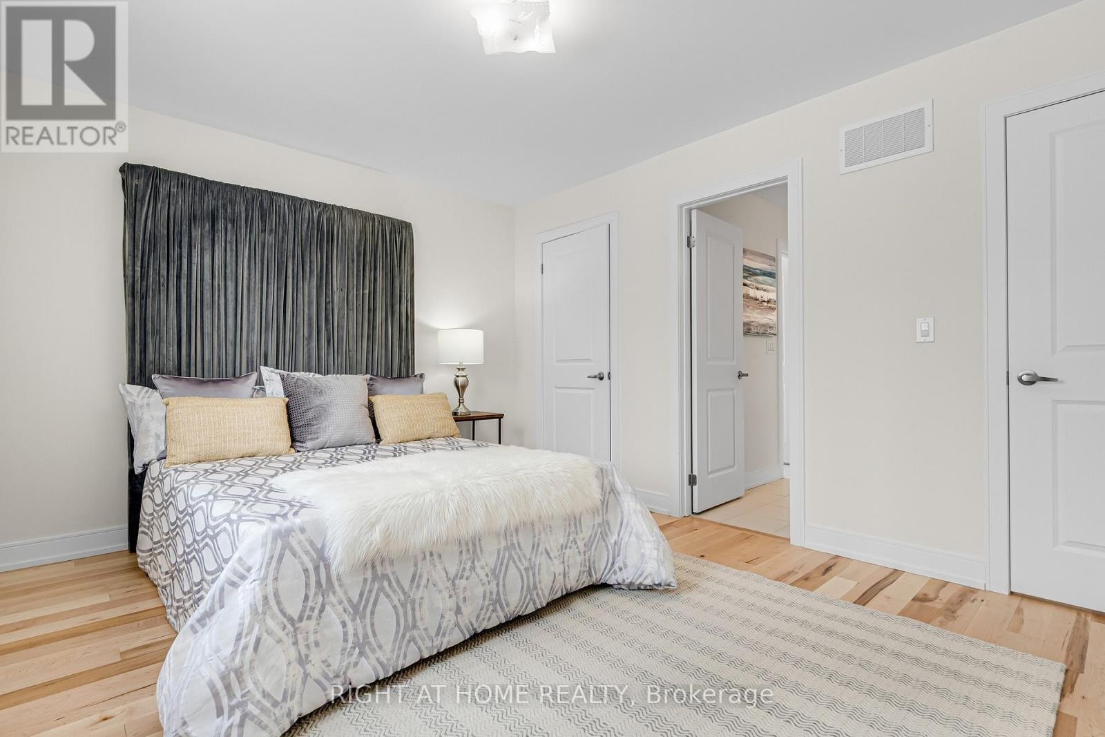 












13 EAST VISTA TERRACE

,
Quinte West (Murray Ward),




Ontario
K0K1L0

