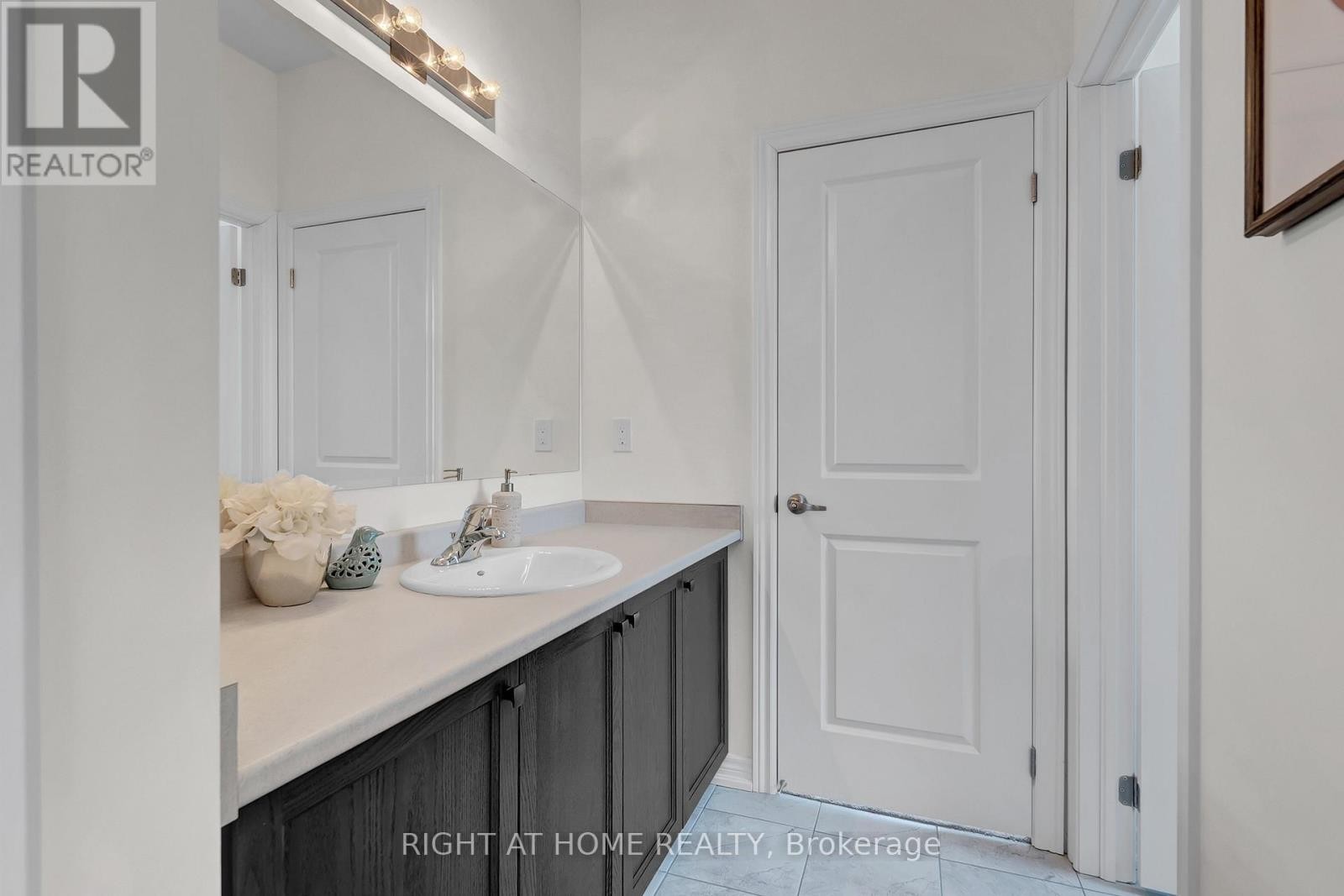 












53 WELLERS WAY

,
Quinte West (Murray Ward),




Ontario
K0K1L0

