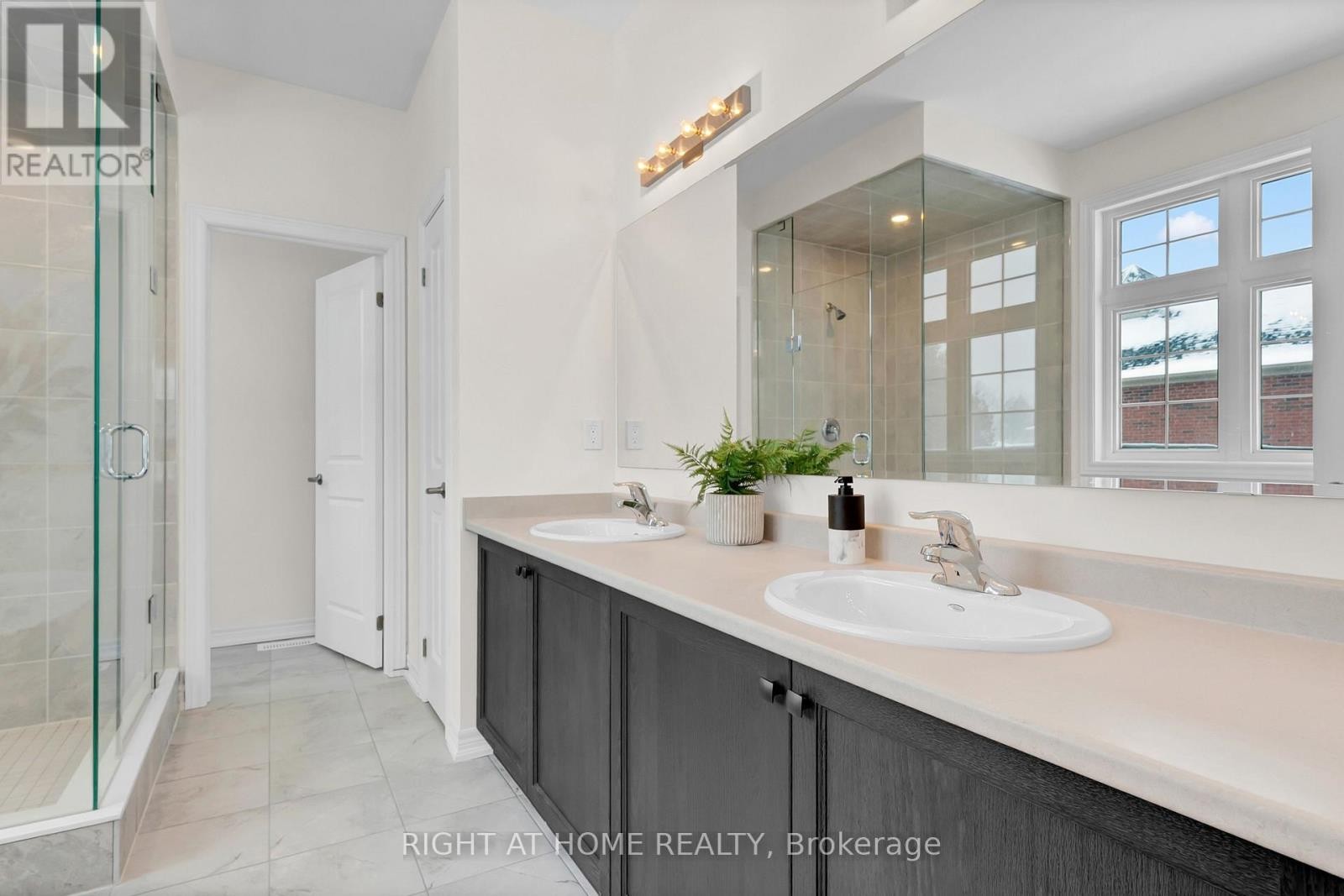 












53 WELLERS WAY

,
Quinte West (Murray Ward),




Ontario
K0K1L0

