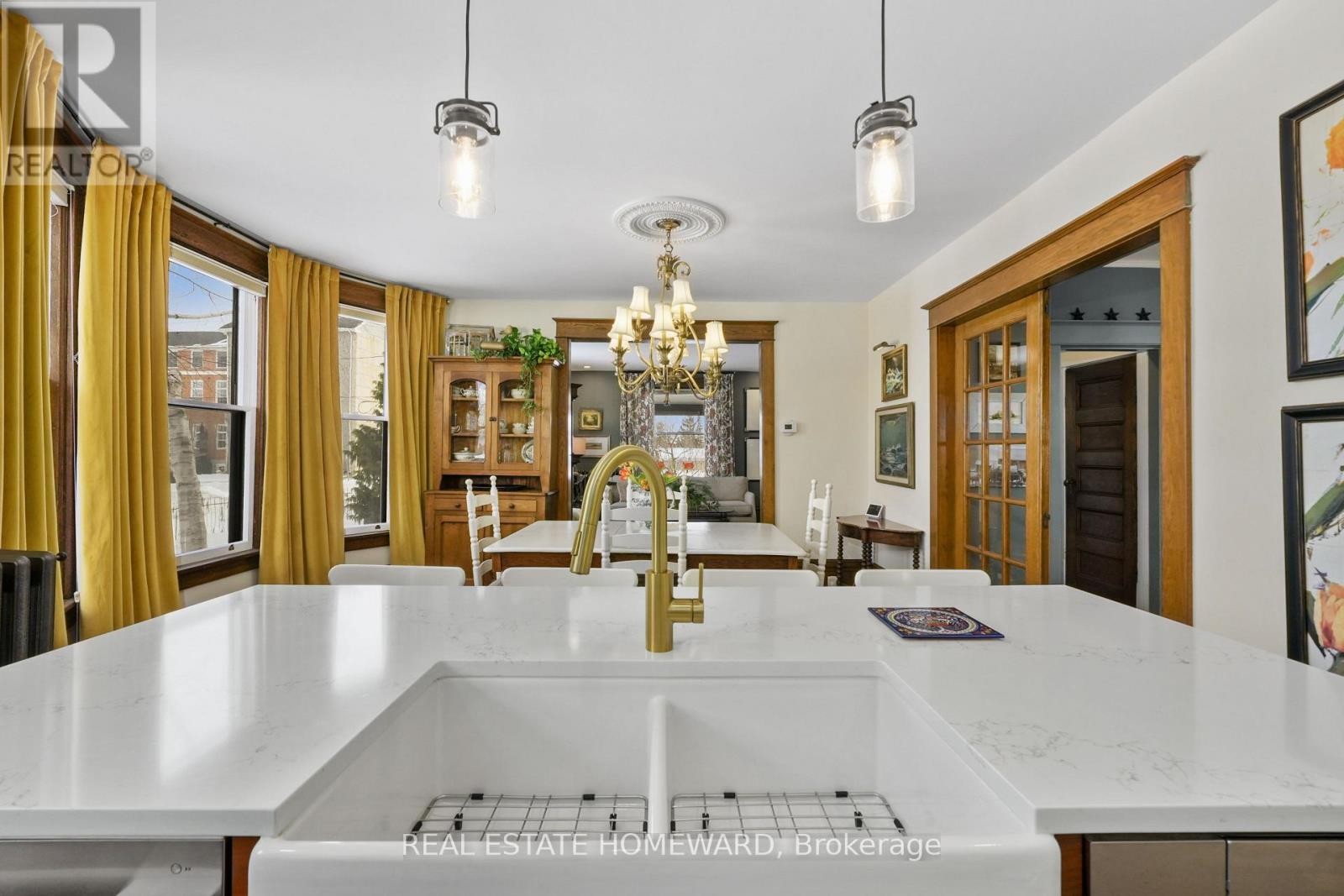 












96 JAMES STREET W

,
Cobourg,




Ontario
K9A2K2

