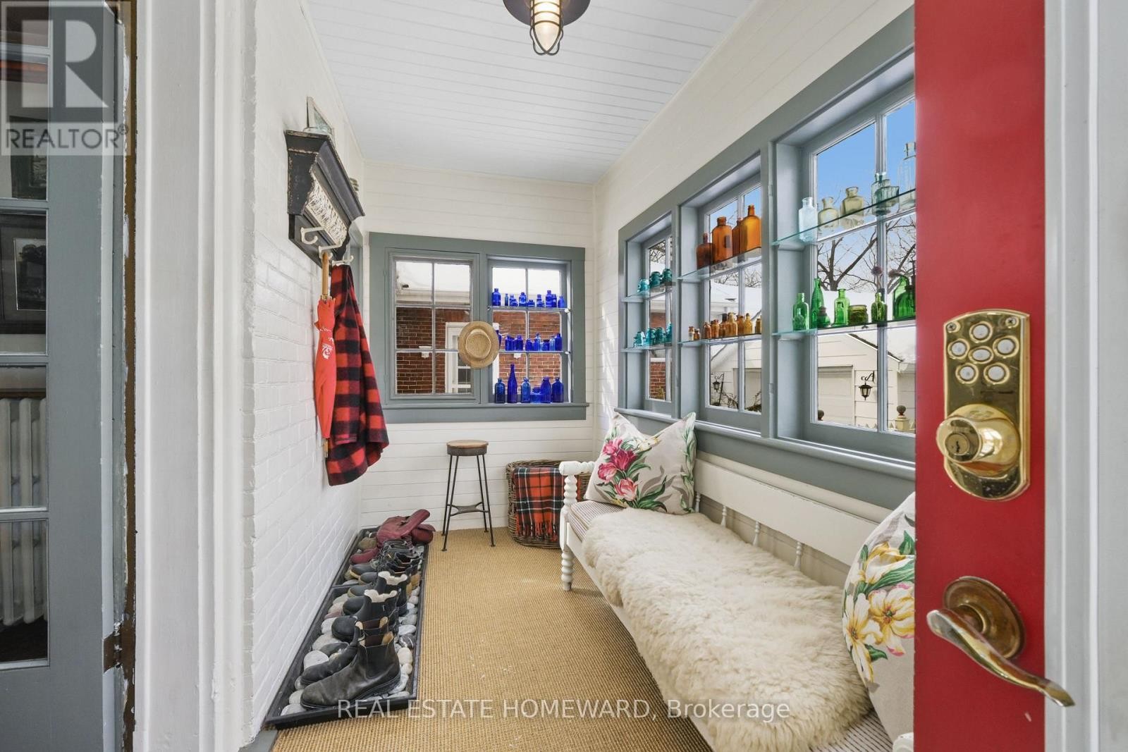 












96 JAMES STREET W

,
Cobourg,




Ontario
K9A2K2

