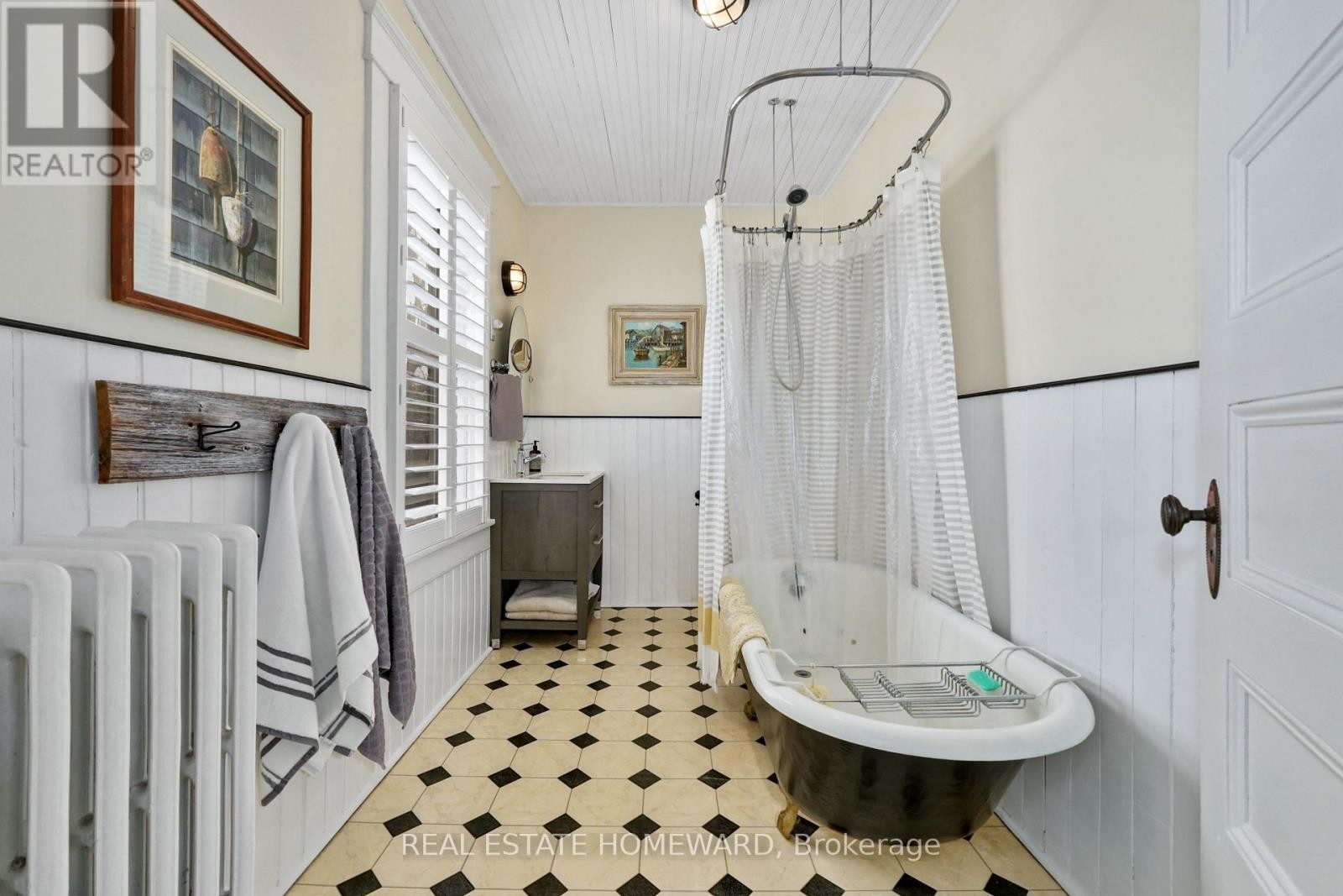 












96 JAMES STREET W

,
Cobourg,




Ontario
K9A2K2

