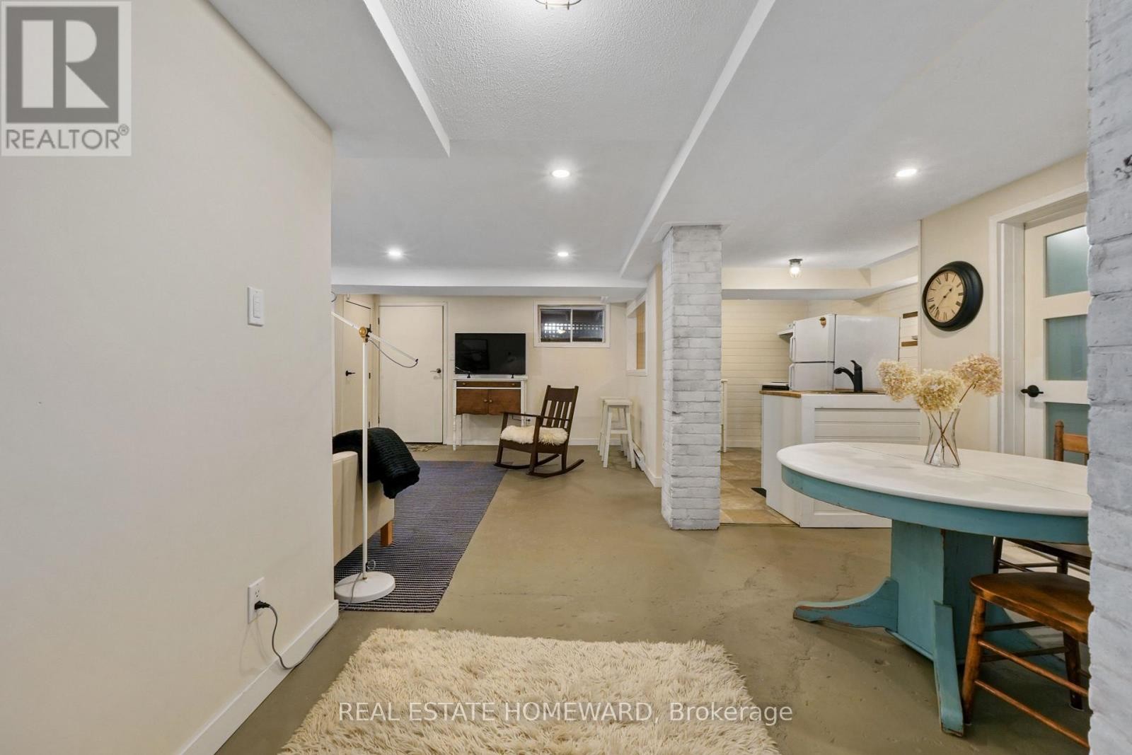 












96 JAMES STREET W

,
Cobourg,




Ontario
K9A2K2

