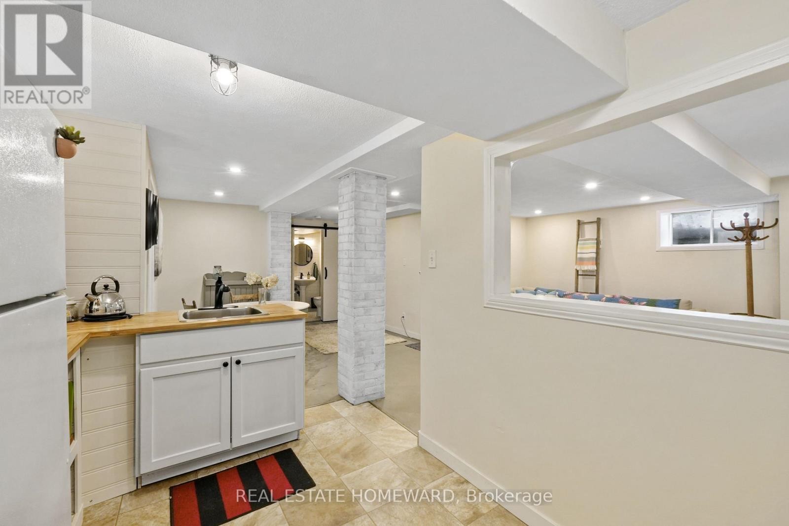 












96 JAMES STREET W

,
Cobourg,




Ontario
K9A2K2

