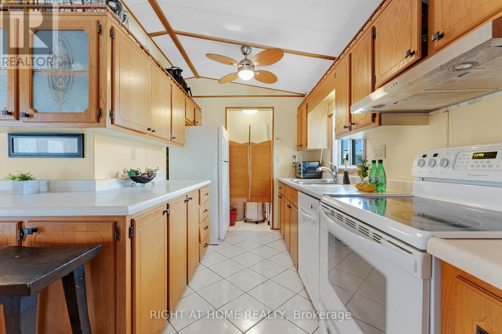 












8 - 3033 TOWNLINE ROAD

,
Fort Erie (Black Creek),




Ontario
L0S1S1

