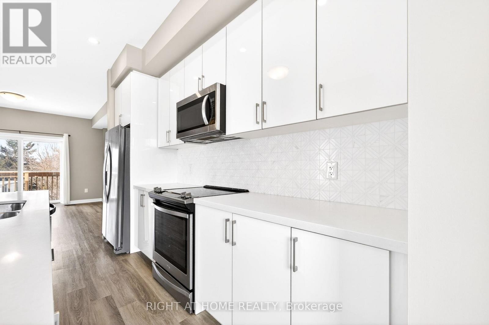 












48 MARKLE CRESCENT

,
Hamilton (Ancaster),




Ontario
L9G0H3

