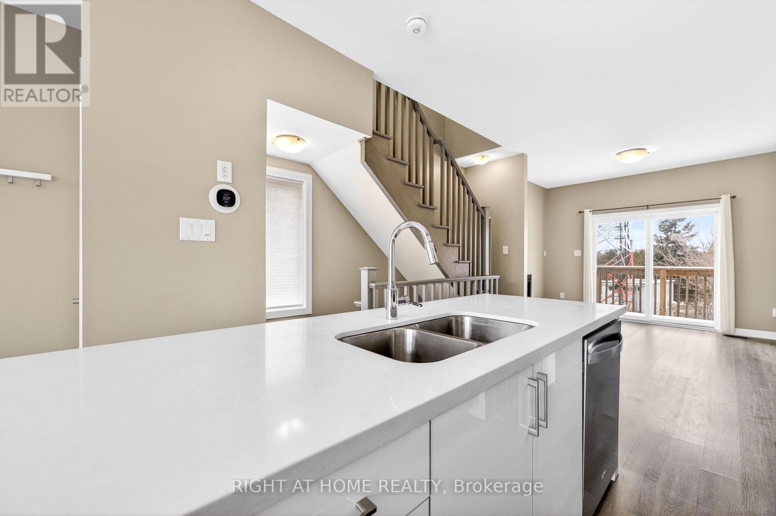 












48 MARKLE CRESCENT

,
Hamilton (Ancaster),




Ontario
L9G0H3

