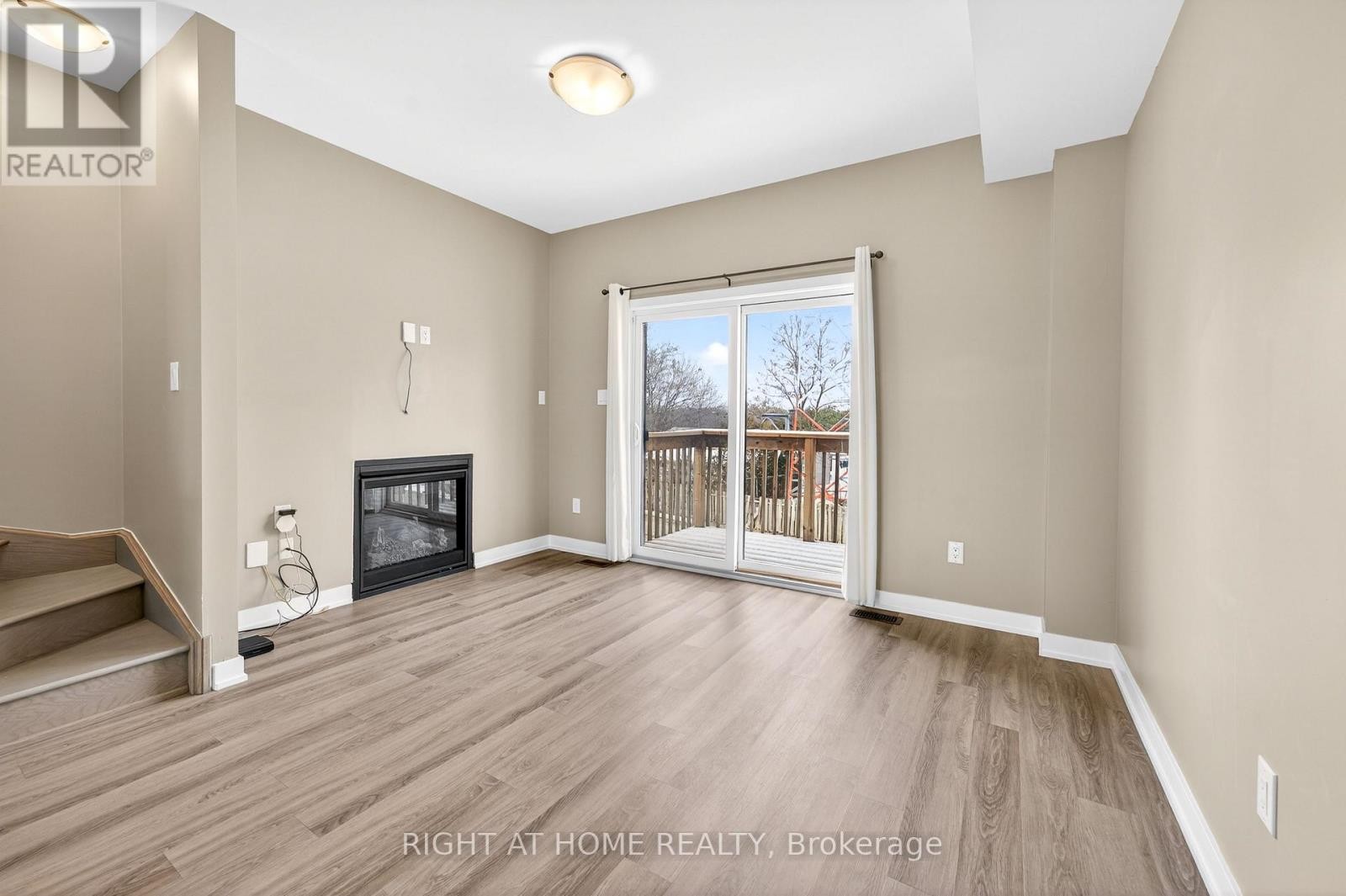 












48 MARKLE CRESCENT

,
Hamilton (Ancaster),




Ontario
L9G0H3

