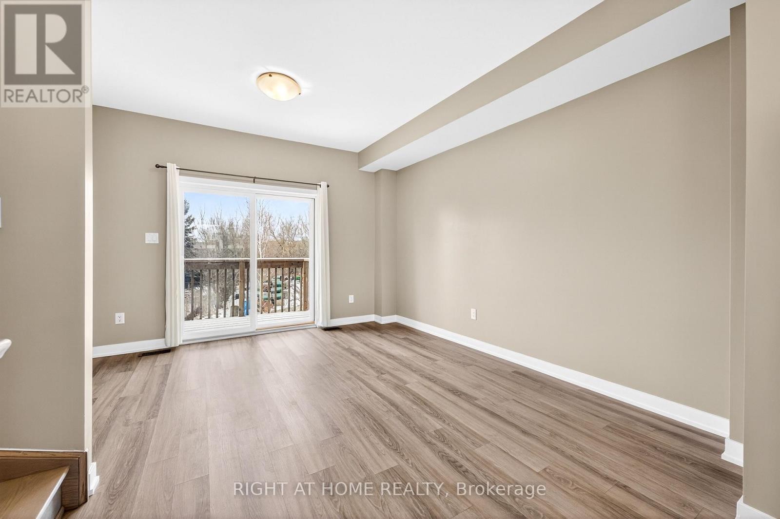 












48 MARKLE CRESCENT

,
Hamilton (Ancaster),




Ontario
L9G0H3

