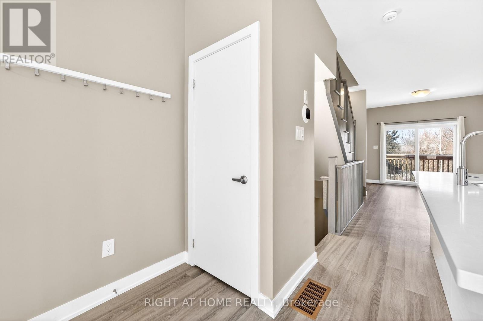 












48 MARKLE CRESCENT

,
Hamilton (Ancaster),




Ontario
L9G0H3

