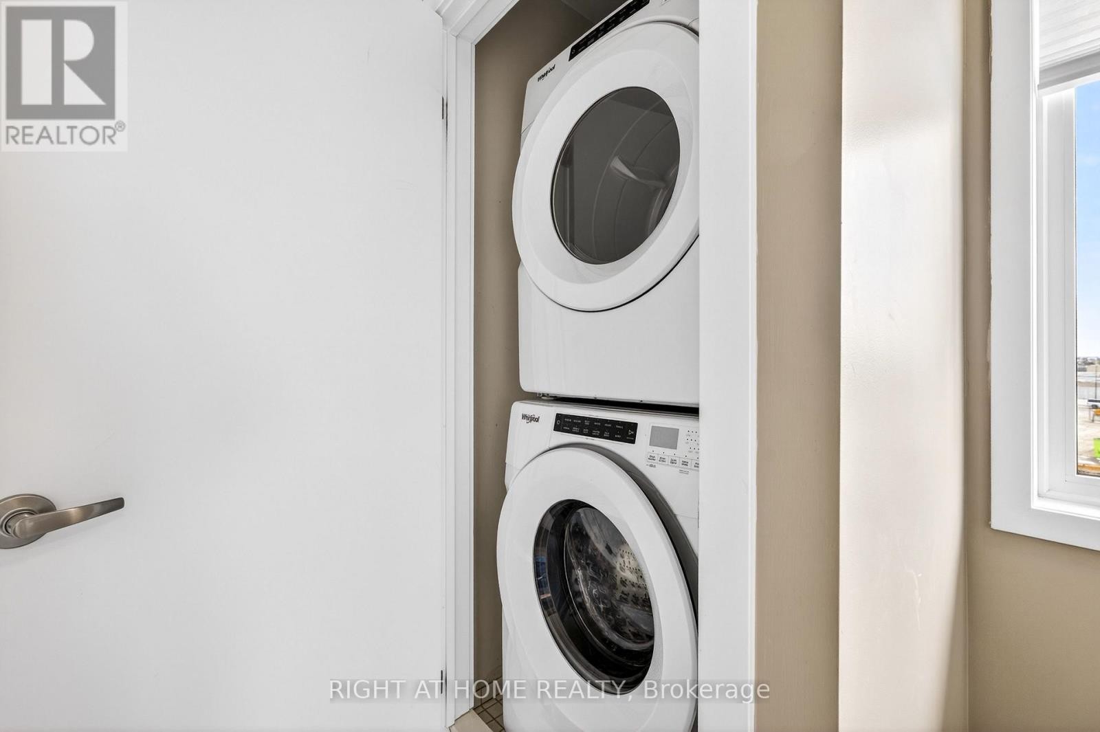 












48 MARKLE CRESCENT

,
Hamilton (Ancaster),




Ontario
L9G0H3

