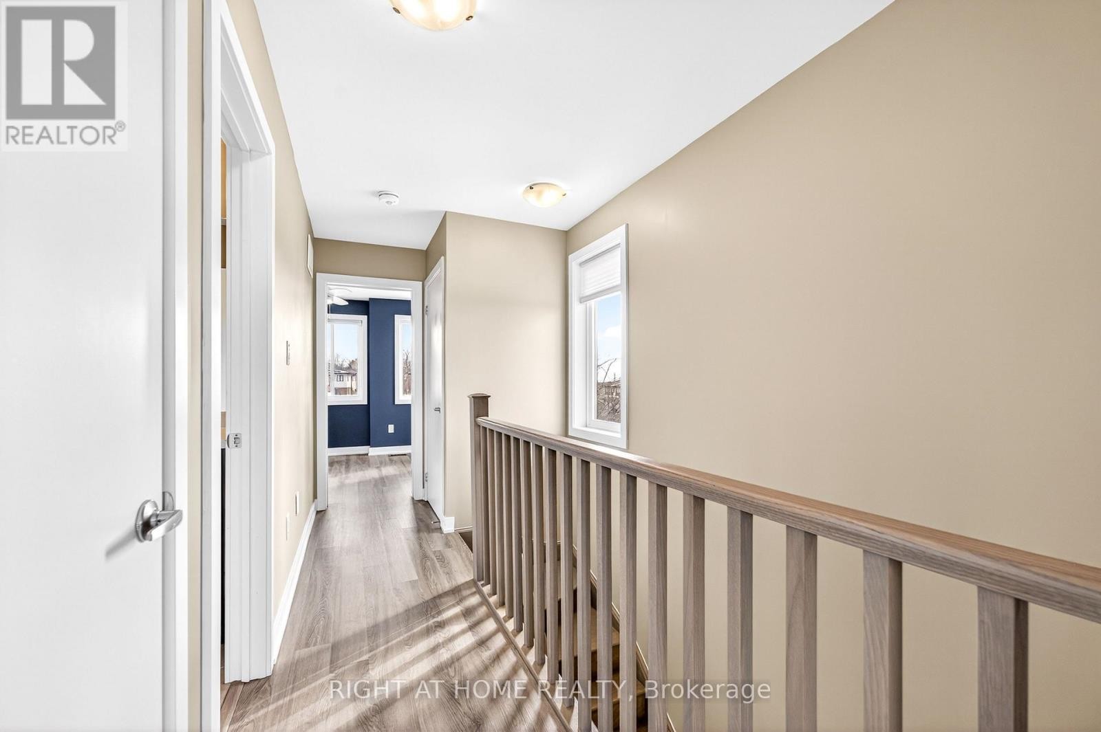 












48 MARKLE CRESCENT

,
Hamilton (Ancaster),




Ontario
L9G0H3

