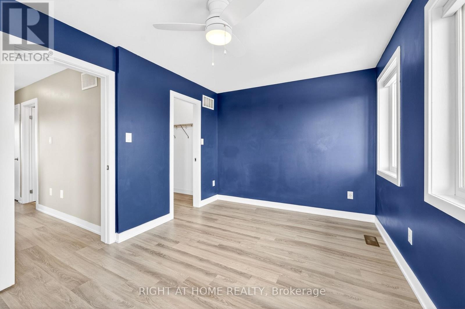 












48 MARKLE CRESCENT

,
Hamilton (Ancaster),




Ontario
L9G0H3

