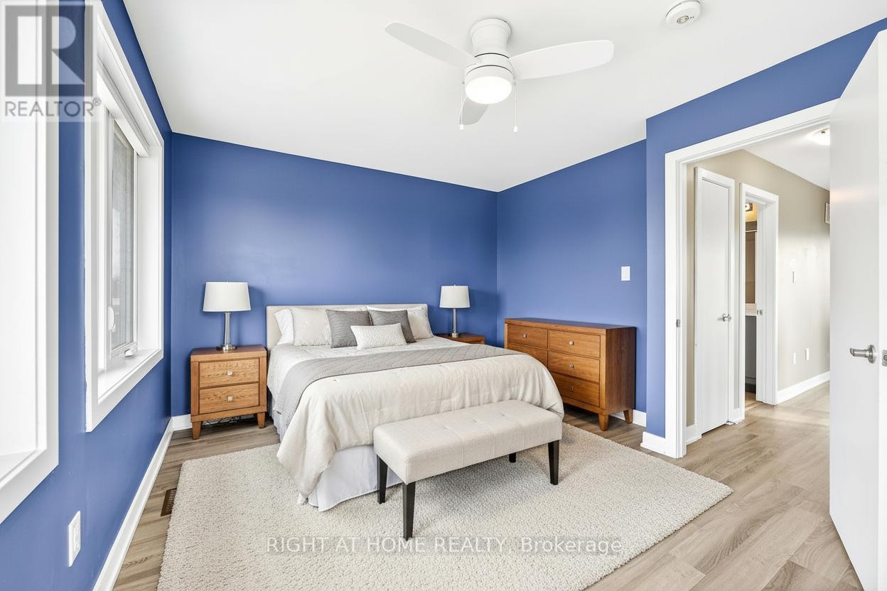 












48 MARKLE CRESCENT

,
Hamilton (Ancaster),




Ontario
L9G0H3

