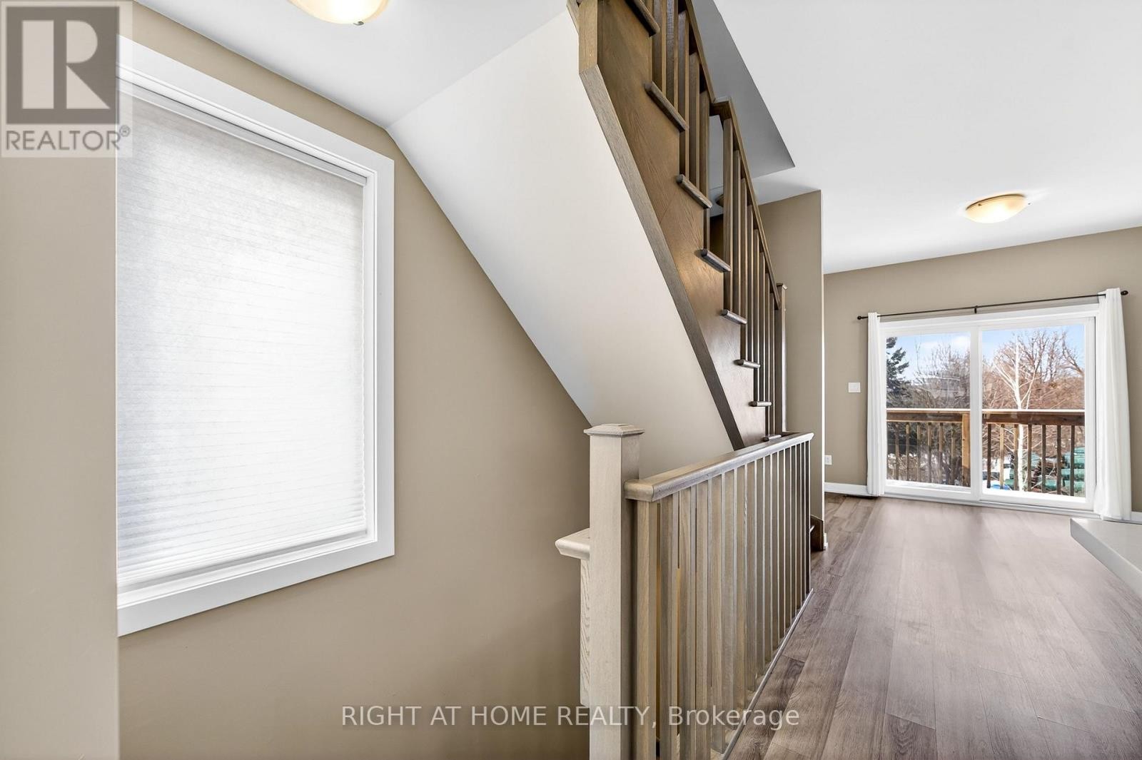 












48 MARKLE CRESCENT

,
Hamilton (Ancaster),




Ontario
L9G0H3

