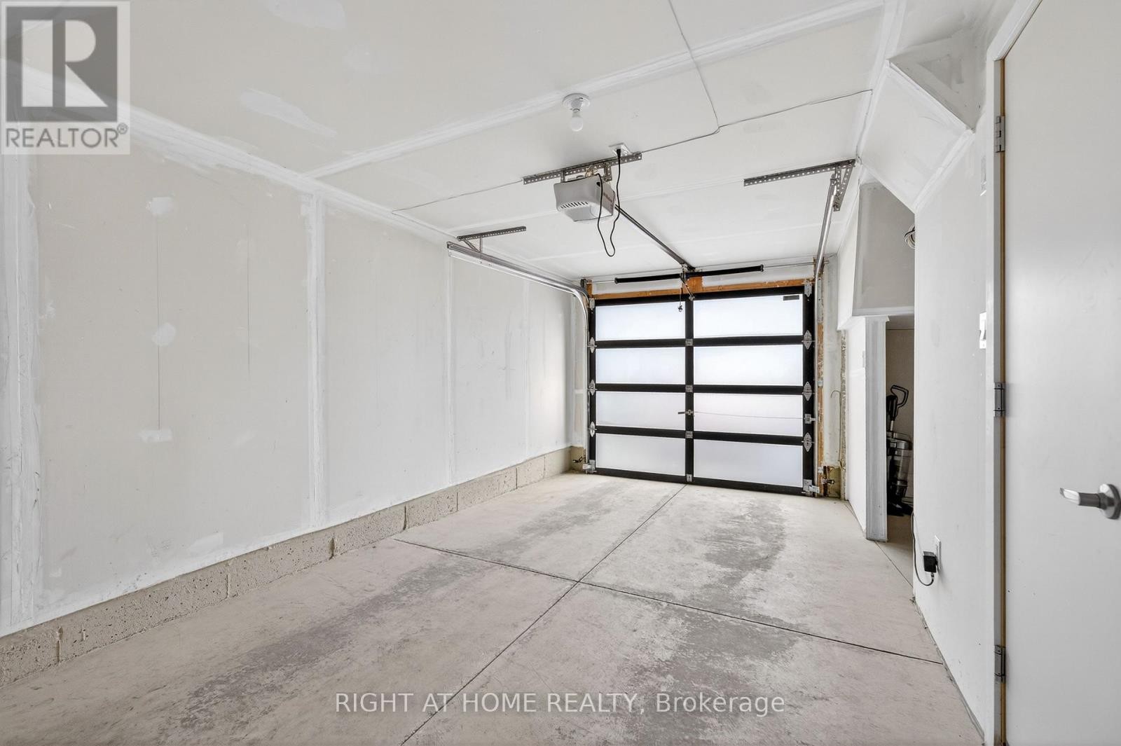 












48 MARKLE CRESCENT

,
Hamilton (Ancaster),




Ontario
L9G0H3

