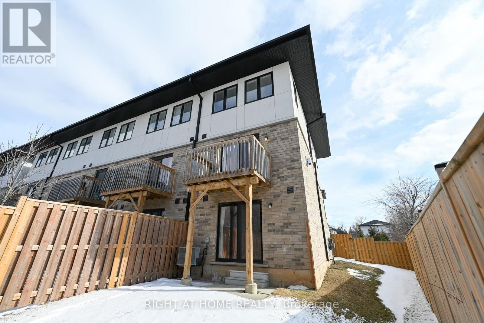 












48 MARKLE CRESCENT

,
Hamilton (Ancaster),




Ontario
L9G0H3

