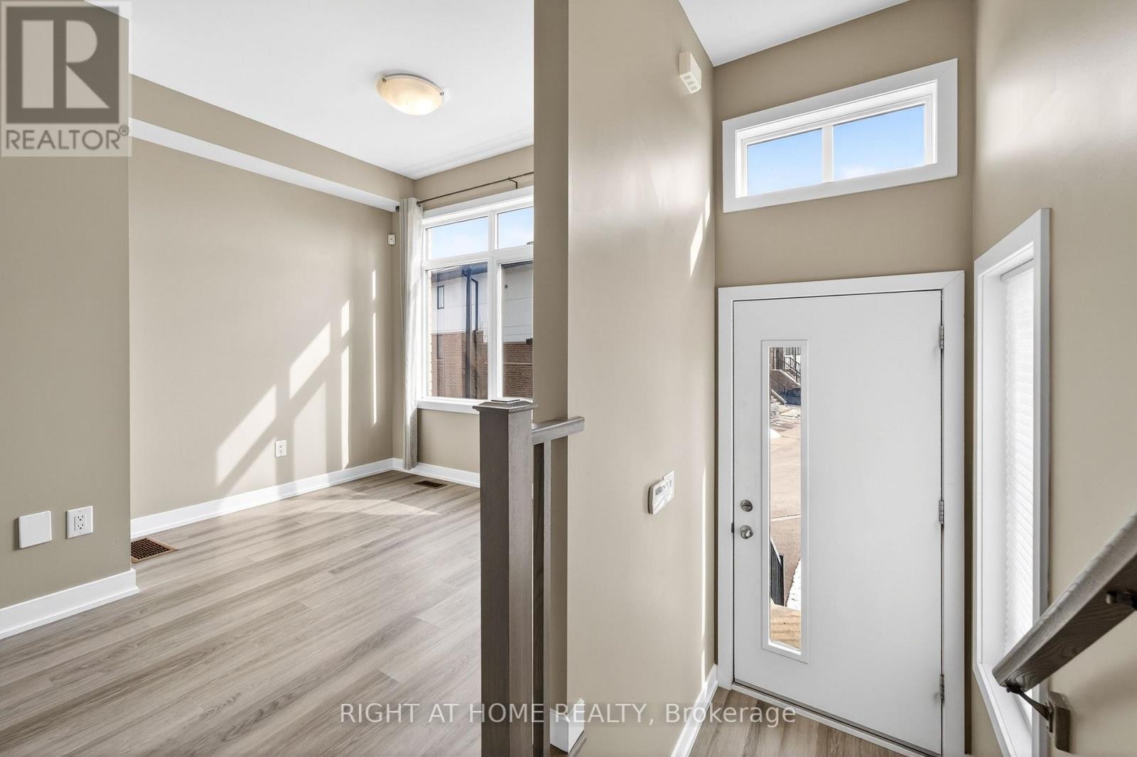 












48 MARKLE CRESCENT

,
Hamilton (Ancaster),




Ontario
L9G0H3

