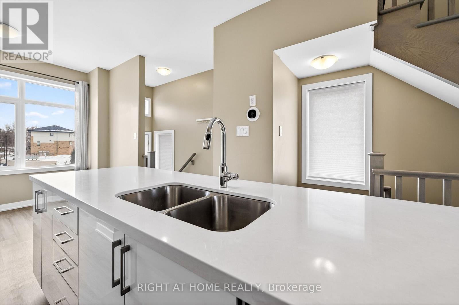 












48 MARKLE CRESCENT

,
Hamilton (Ancaster),




Ontario
L9G0H3

