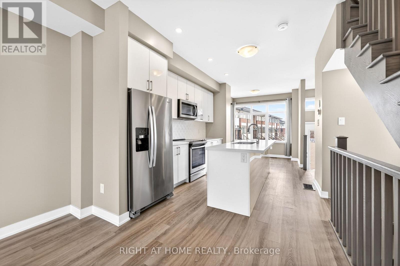 












48 MARKLE CRESCENT

,
Hamilton (Ancaster),




Ontario
L9G0H3

