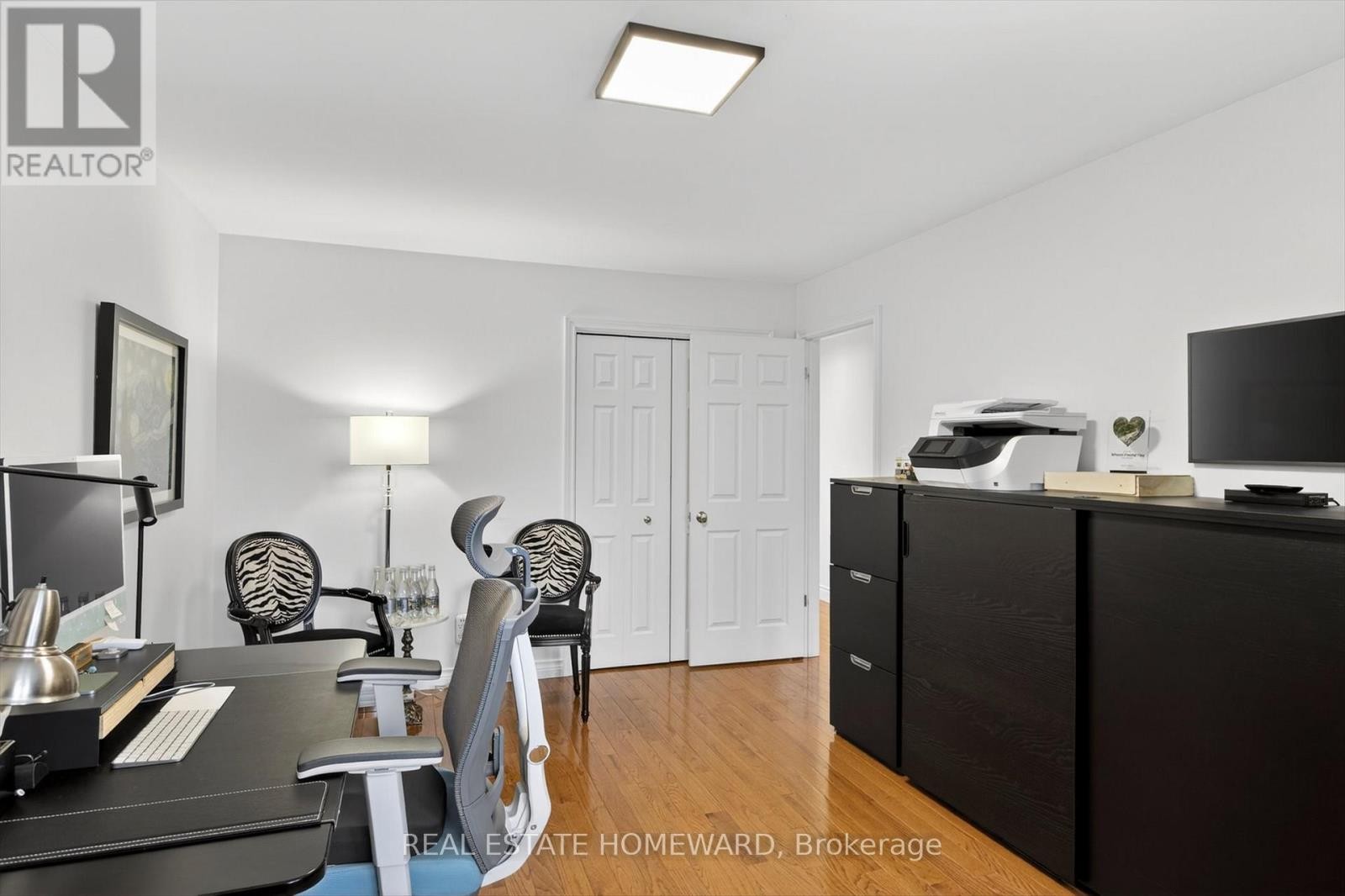 












1530 SCOLLARD CRESCENT

,
Peterborough (Ashburnham Ward 4),




Ontario
K9H7L1

