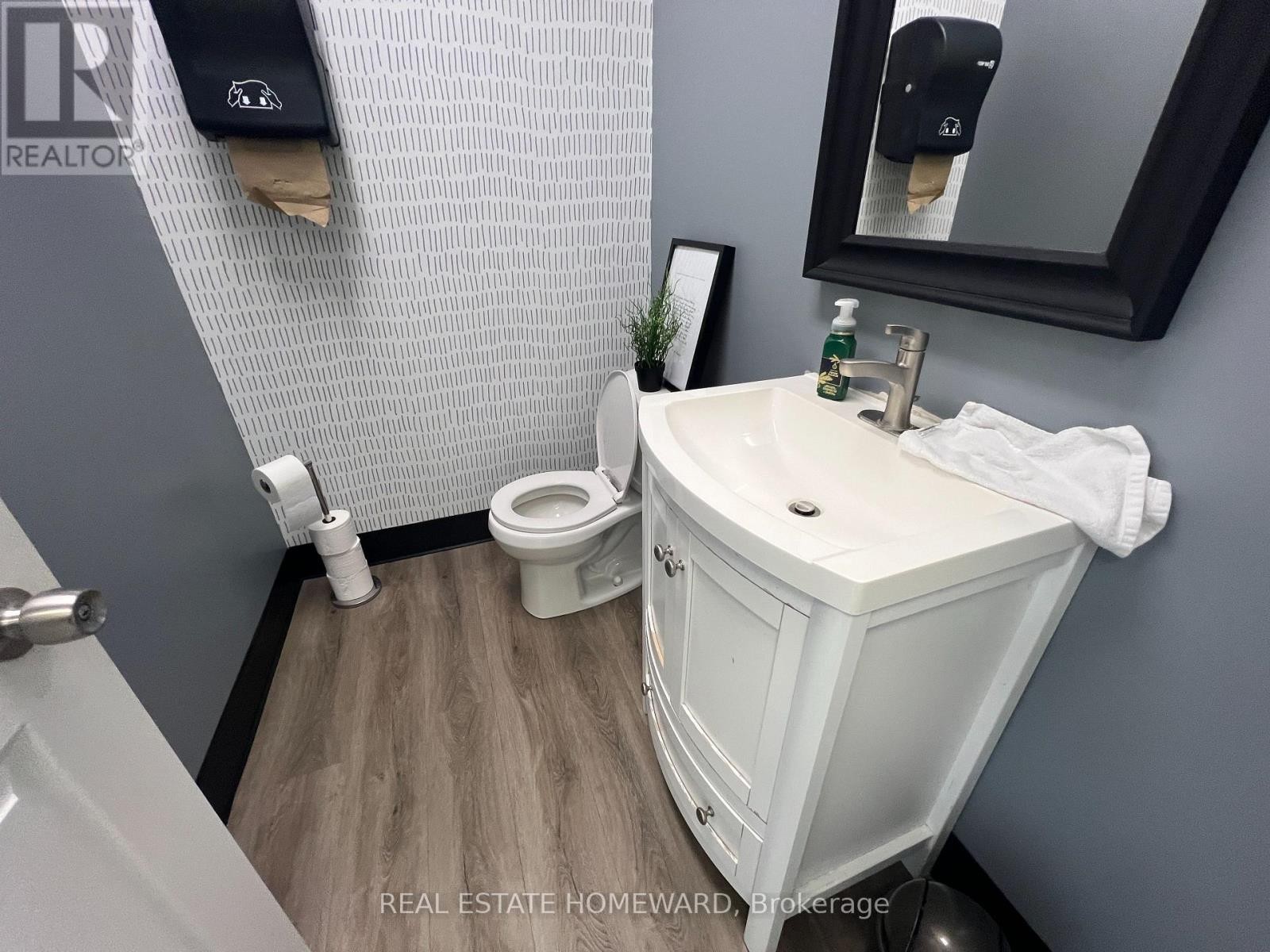 












307-307A BRIDGE STREET W

,
Greater Napanee (Greater Napanee),




Ontario
K7R3L1

