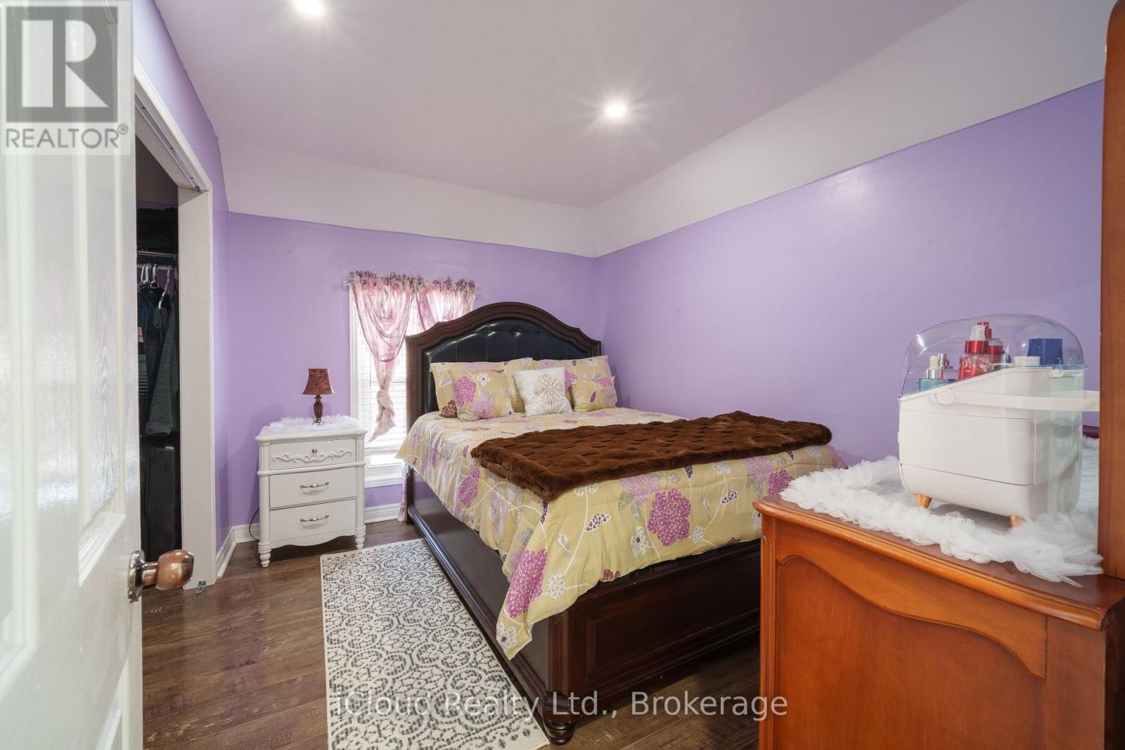 












2 RICHMOND AVENUE

,
St. Catharines (E. Chester),




Ontario
L2R3W7

