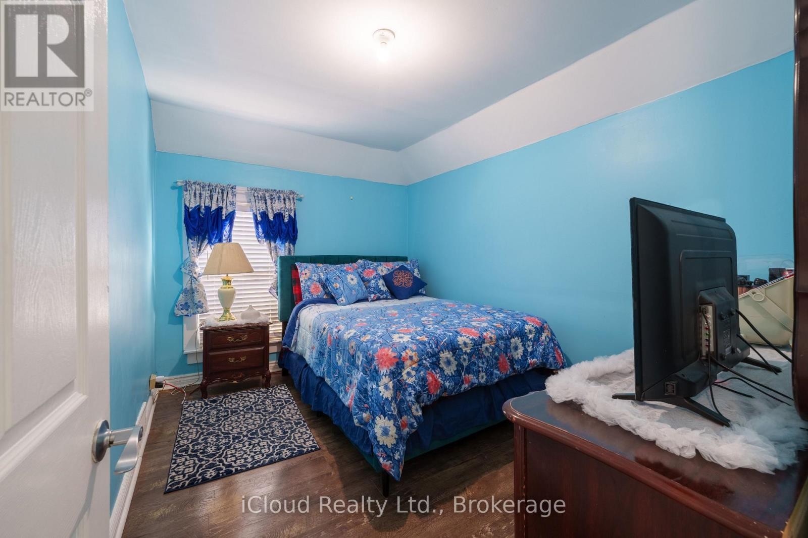 












2 RICHMOND AVENUE

,
St. Catharines (E. Chester),




Ontario
L2R3W7

