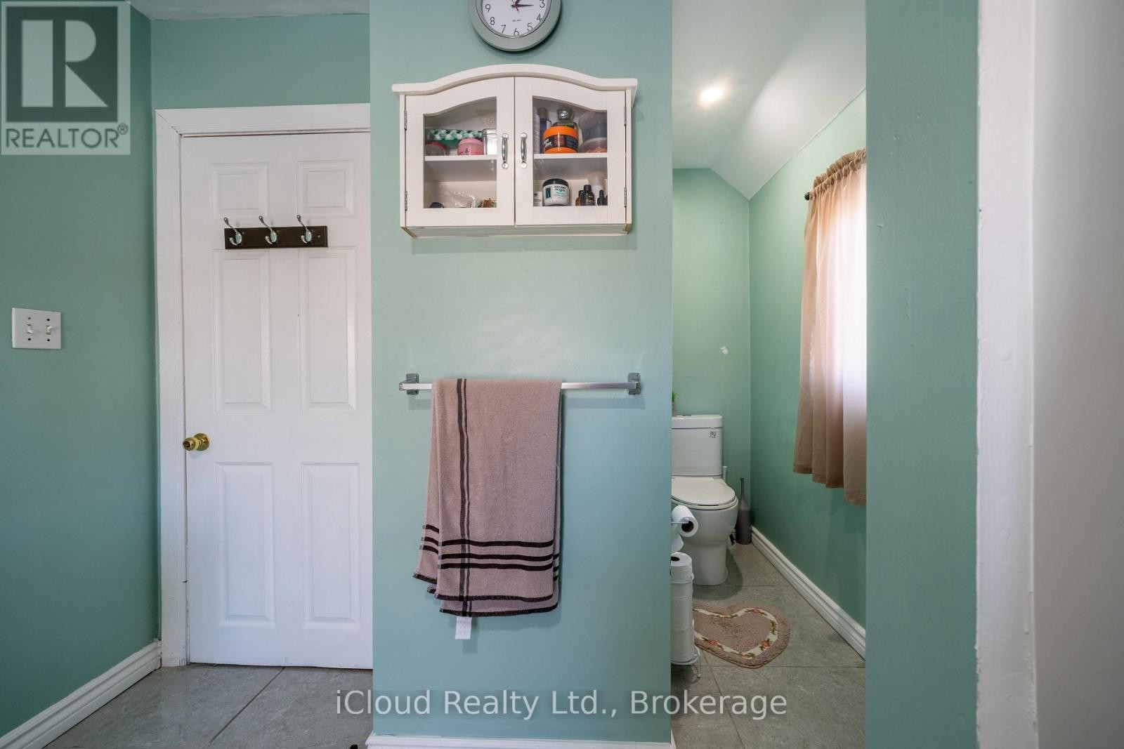 












2 RICHMOND AVENUE

,
St. Catharines (E. Chester),




Ontario
L2R3W7

