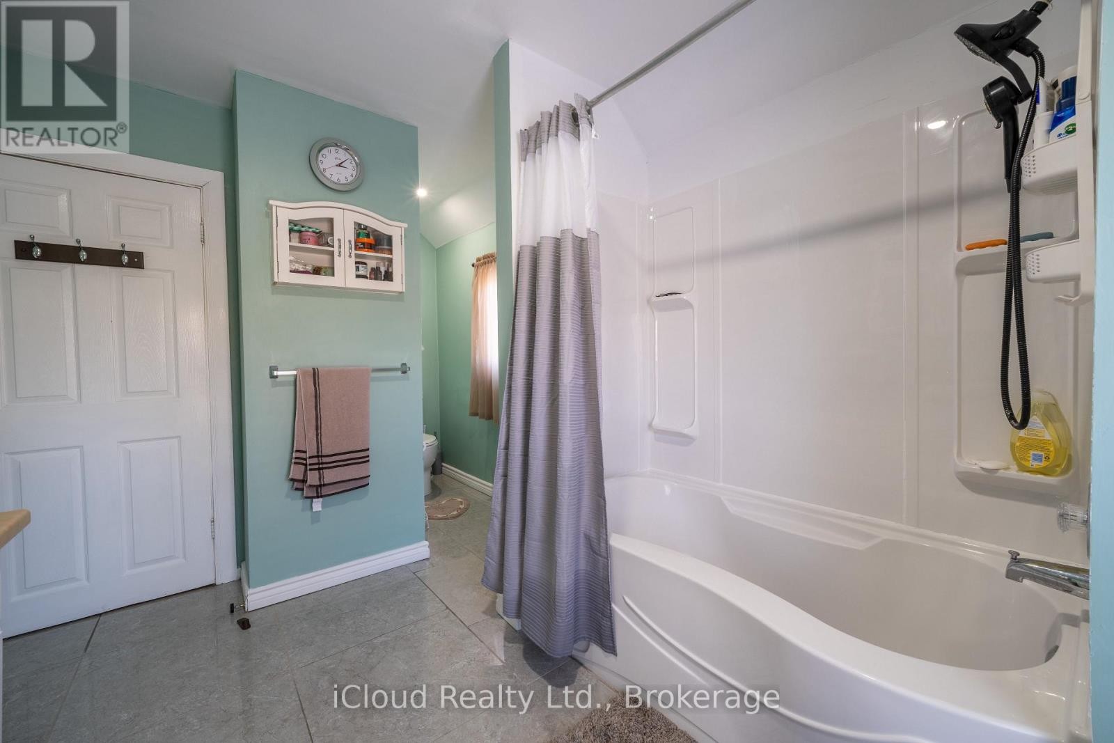 












2 RICHMOND AVENUE

,
St. Catharines (E. Chester),




Ontario
L2R3W7

